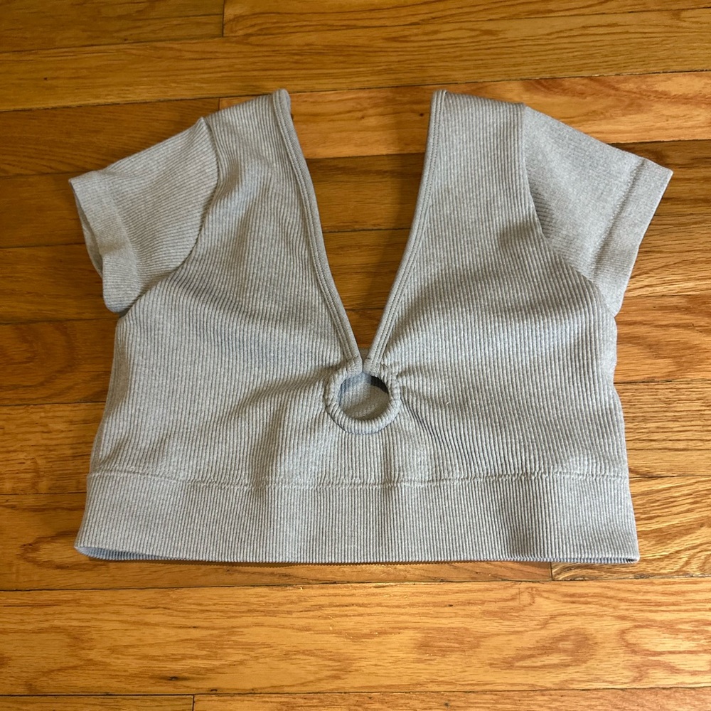 Aerie Cropped O-ring Gray Stretchy Top‎ Ribbed Capped Sleeves Medium